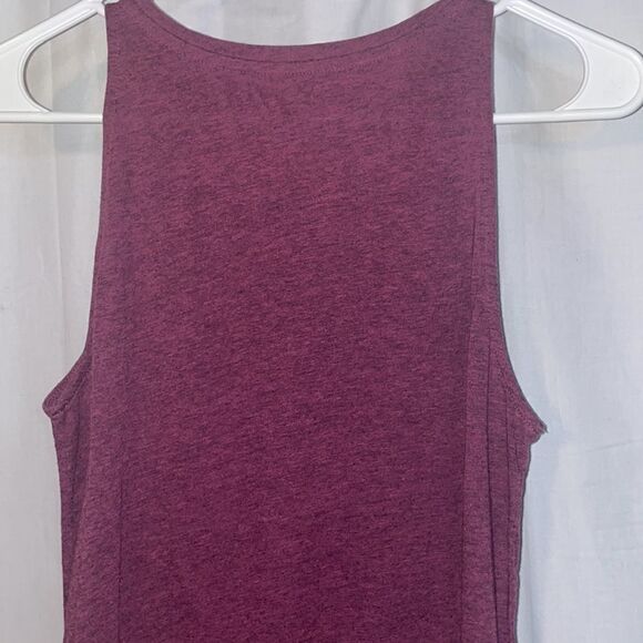 Old navy tank top - Picture 6 of 9